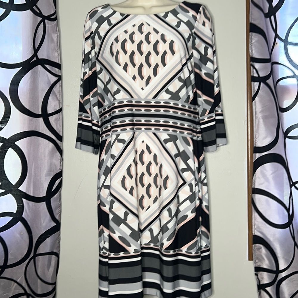 Calvin Klein 3/4 Sleeve Round Neck Geometric Pattern Gray/Pink Jersey Dress Sz 6
